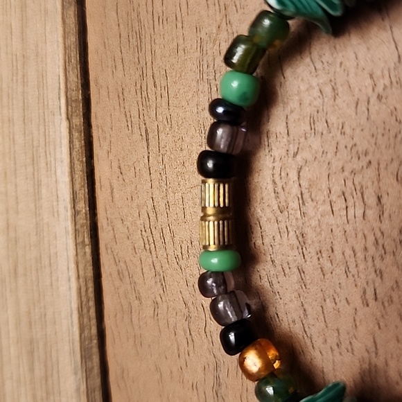 8 inch puka shell bracelet - Picture 2 of 5